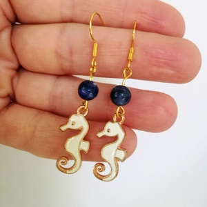 Tengeri Csikóhal - Seahorse fülbevaló szodalit gyönggyel - ékszer - fülbevaló - lógó fülbevaló - Meska.hu