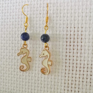 Tengeri Csikóhal - Seahorse fülbevaló szodalit gyönggyel - ékszer - fülbevaló - lógó fülbevaló - Meska.hu