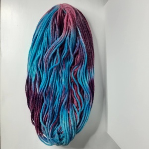 Bíbor színű vadszilva kézzel festett gyapjú fonal 200 g-os motring - kellékek & szerszámok - rövidáru - fonal, cérna - gyapjúfonal - Meska.hu