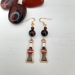 Retro Cola fülbevaló ásványgyöngyökkel díszítve - ékszer - fülbevaló - lógó fülbevaló - Meska.hu