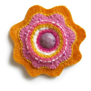 Virág - filc kitűző - ékszer - kitűző és bross - kitűző - Meska.hu Virág - filc kitűző - ékszer - kitűző és bross - kitűző - Meska.hu