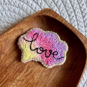Love you kitűző - Meska.hu