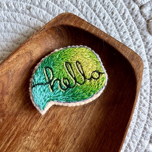 Hello kitűző, Esküvő, Kiegészítők, Kitűző, Hímzés, MESKA