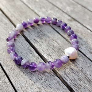 Ásványgyöngy karkötő édesvízi gyönggyel - Meska.hu