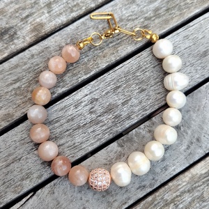 Ásványgyöngy karkötő tenyésztett gyönggyel - ékszer - karkötő - gyöngyös karkötő - Meska.hu