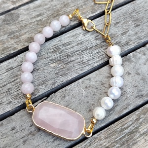 Ásványgyöngy karkötő tenyésztett gyönggyel - Meska.hu