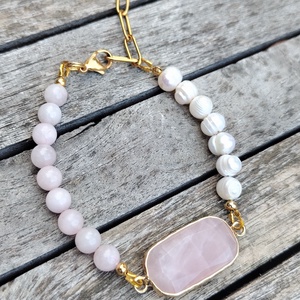 Ásványgyöngy karkötő tenyésztett gyönggyel - ékszer - karkötő - gyöngyös karkötő - Meska.hu