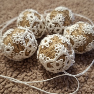 Karácsonyi lógó csipkés gömb - Meska.hu