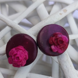 Málna színű virágokkal díszített bordó színű pont fülbevaló - ékszer - fülbevaló - pötty fülbevaló - Meska.hu