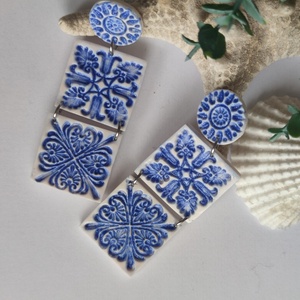 Kék és fehér csempemintás fülbevalók - ékszer - fülbevaló - lógó fülbevaló - Meska.hu