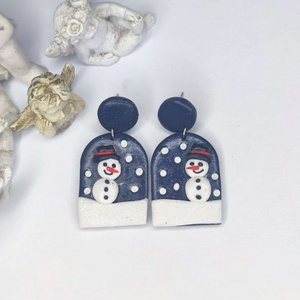 Hóember figurával díszített, csillogó sötétkék fülbevaló - Meska.hu