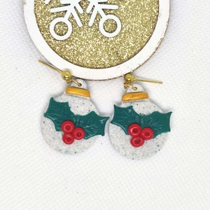 Karácsonyfagömb alakú gránitmintás fülbevaló, magyal díszítéssel  - ékszer - fülbevaló - lógó fülbevaló - Meska.hu