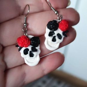 Halloweeni Virágkoponya - fülbevaló Halloweenre - ékszer - fülbevaló - lógó fülbevaló - Meska.hu