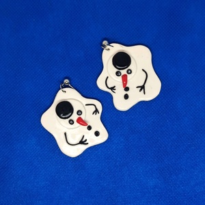 Olvadó Hóemberke fülbevaló, Ékszer, Fülbevaló, Lógó fülbevaló, Ékszerkészítés, Gyurma, MESKA