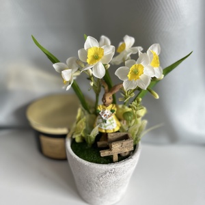 Nárciszos tavaszi nyuszis asztaldísz kőhatású kaspóban - otthon & életmód - dekoráció - asztal és polc dekoráció - asztaldísz - Meska.hu