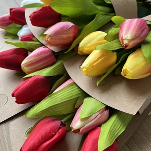 Nőnapi tulipán díszcsomagolásban - otthon & életmód - dekoráció - virágdísz és tartó - csokor & virágdísz - Meska.hu