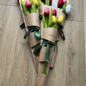Nőnapi tulipán díszcsomagolásban - otthon & életmód - dekoráció - virágdísz és tartó - csokor & virágdísz - Meska.hu