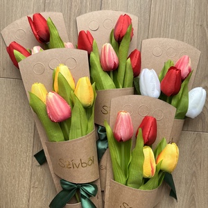Nőnapi tulipán díszcsomagolásban - otthon & életmód - dekoráció - virágdísz és tartó - csokor & virágdísz - Meska.hu