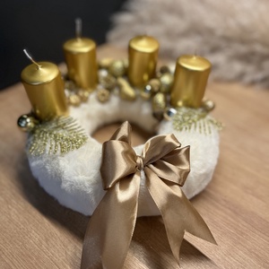 Arany színvilágú adventi dísz, koszorú arany színű gyertyákkal II., Karácsony, Adventi díszek, Adventi gyertyadíszek és koszorúdíszek, Virágkötés, MESKA