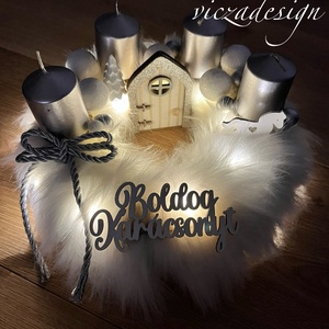 Szürke és fehér színvilágú adventi dísz, koszorú  LED szalaggal szőrme alapon - karácsony - adventi díszek - adventi gyertyadíszek és koszorúdíszek - Meska.hu