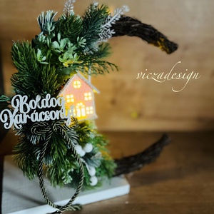 Havas, LED házikós téli, adventi kopogtató, Karácsony, Karácsonyi lakásdekoráció, Karácsonyi ajtódíszek, Virágkötés, MESKA