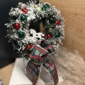 Hintalovas, téli kisebb havas kopogtató, gömbökkel - karácsony - karácsonyi lakásdekoráció - karácsonyi ajtódíszek - Meska.hu