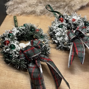 Hintalovas, téli kisebb havas kopogtató, gömbökkel - karácsony - karácsonyi lakásdekoráció - karácsonyi ajtódíszek - Meska.hu