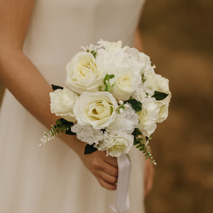 Fehér elegancia 2026 menyasszonyi csokor, Esküvő, Menyasszonyi- és dobócsokor, Virágkötés, MESKA