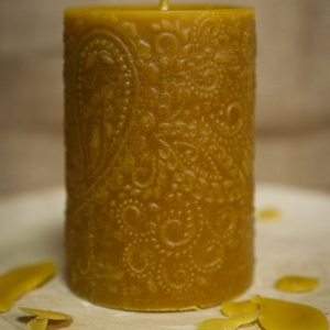 Méhviasz gyertya paisley mintás, Otthon & Életmód, Gyertya, illat, aroma, Gyertya, , MESKA