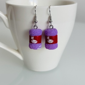 Gombolyag lila kötőfonal fülbevaló - ékszer - fülbevaló - lógó fülbevaló - Meska.hu