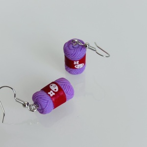 Gombolyag lila kötőfonal fülbevaló - ékszer - fülbevaló - lógó fülbevaló - Meska.hu
