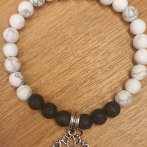  Howlit-lávakő aroma ásványkarkötő - ékszer - karkötő - ásványkarkötő - Meska.hu