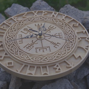 Viking stílusú Vegvisir falióra diófából  28,5 cm  Egyedi kézműves lakásdekoráció - otthon & életmód - dekoráció - fali és függő dekoráció - falióra & óra - Meska.hu