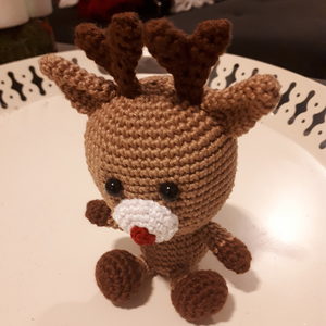Horgolt rénszarvas amigurumi figura - karácsony - karácsonyi lakásdekoráció - karácsonyi manók, figurák - Meska.hu