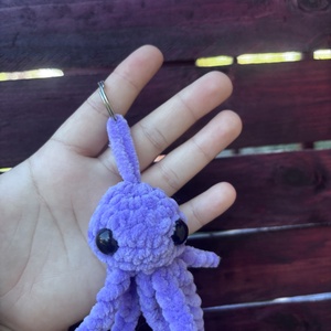 Horgolt polip kulcstartók  - játék & sport - plüssállat & játékfigura - polip - Meska.hu