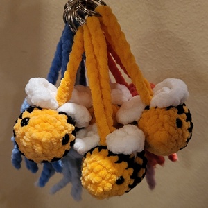 Horgolt méhecske kulcstartó - játék & sport - plüssállat & játékfigura - más figura - Meska.hu