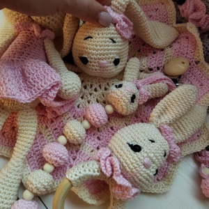 Horgolt nyuszis szett  - játék & sport - plüssállat & játékfigura - nyuszi - Meska.hu