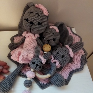 Horgolt nyuszis szett  - játék & sport - plüssállat & játékfigura - nyuszi - Meska.hu