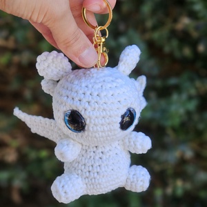 Kézműves horgolt mini sárkány - táskadísz és kulcstartó - Kézműves ajándék - játék & sport - plüssállat & játékfigura - plüss sárkány - Meska.hu
