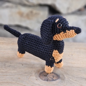 Kézműves horgolt tacskó figura - amigurumi kutyus ajándék - Meska.hu