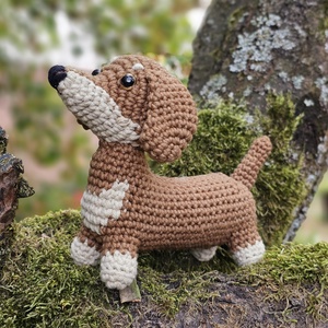 Kézműves horgolt tacskó figura - amigurumi kutyus ajándék - Meska.hu