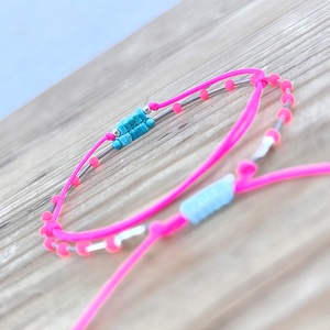 Pinky-türkiz karkötő szett - ékszer - karkötő - charm karkötő - Meska.hu