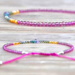 Pinky-színes karkötő - ékszer - karkötő - charm karkötő - Meska.hu