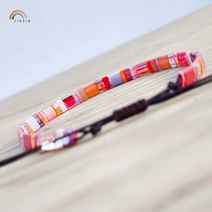 Selymes üveggyöngy karkötő - piros - ékszer - karkötő - gyöngyös karkötő - Meska.hu