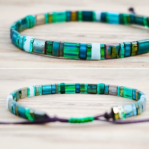 Selymes üveggyöngy karkötő - zöld - ékszer - karkötő - gyöngyös karkötő - Meska.hu