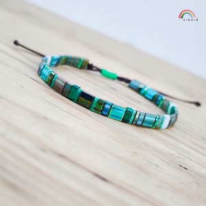 Selymes üveggyöngy karkötő - zöld - ékszer - karkötő - gyöngyös karkötő - Meska.hu