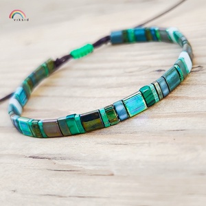 Selymes üveggyöngy karkötő - zöld - ékszer - karkötő - gyöngyös karkötő - Meska.hu