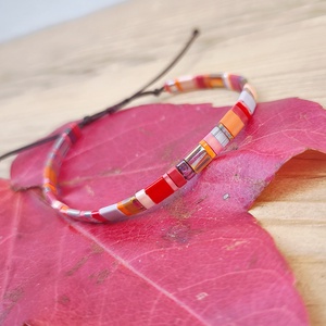 Selymes üveggyöngy karkötő - piros - ékszer - karkötő - gyöngyös karkötő - Meska.hu