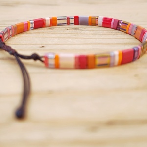 Selymes üveggyöngy karkötő - piros - ékszer - karkötő - gyöngyös karkötő - Meska.hu