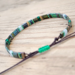 Selymes üveggyöngy karkötő - zöld - ékszer - karkötő - gyöngyös karkötő - Meska.hu